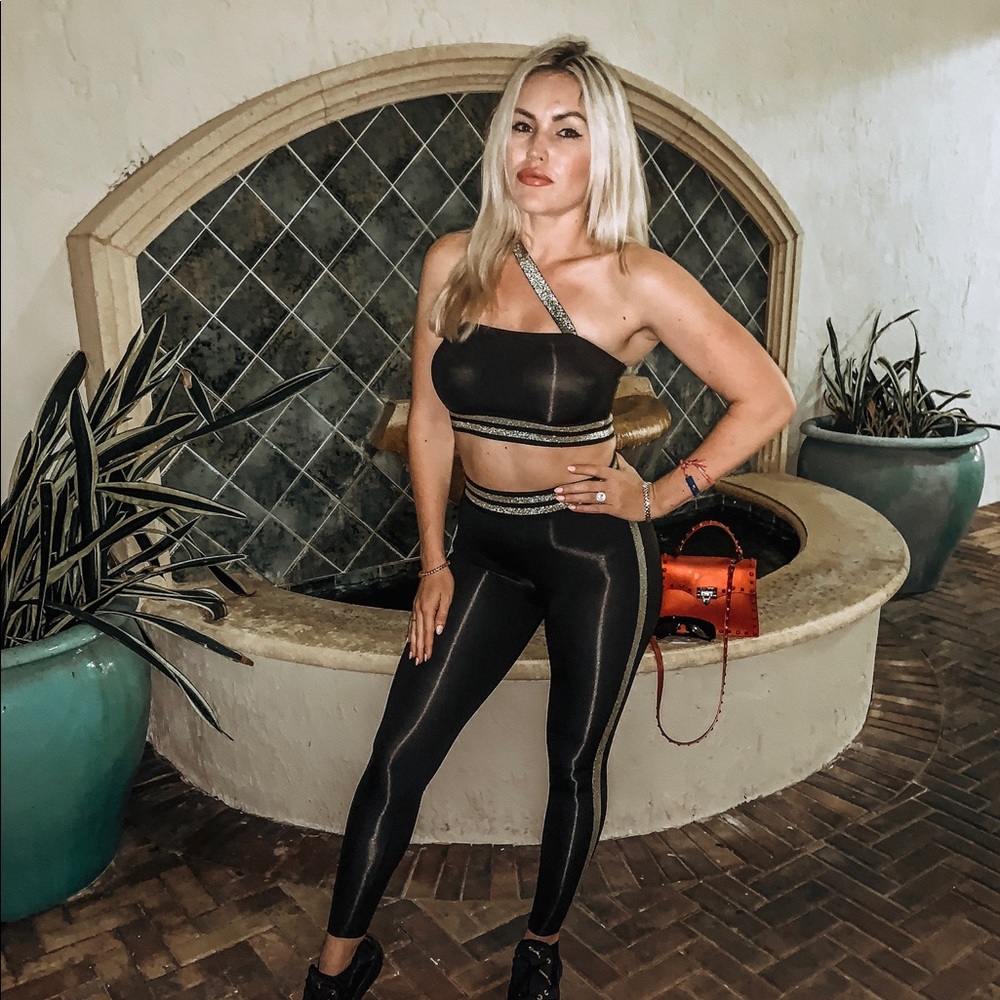 🔥New Gold IS THE NEW Black Track Suit